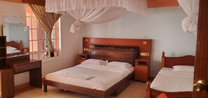 Blackout curtains, free WiFi, bed sheets - Maralink Hotel (Narok)