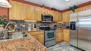 Kondominium, Beberapa Tempat Tidur, jet tub | Dapur pribadi | Lemari es, microwave, oven, dan kompor