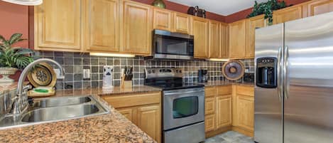 Condo, Multiple Beds, Jetted Tub | Private kitchen