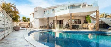 Piscine extérieure, piscine chauffée