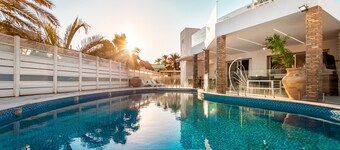 YalaRent Villa Enorma with Private Pool