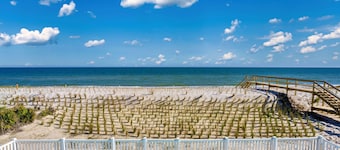 Beachfront, Private home, dog friendly, heated pool, 4 BR