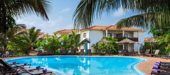 Tortuga Beach Lovely 2 bed Apartment and Gardens