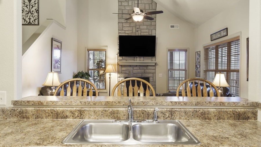 Rest Nest in the Heart of Ozark's Nature!
