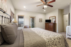 コンドミニアム ベッド (複数台) バルコニー マウンテンビュー (Rest Nest in the Heart of Ozark's ) | 3 室のベッドルーム、客室ごとに異なる装飾、客室ごとに異なるインテリア