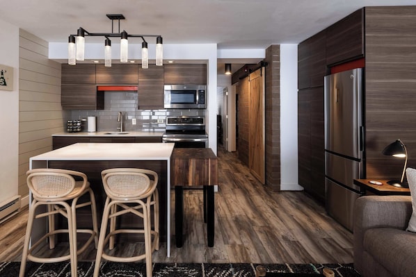 Condo, 1 Queen Bed with Sofa bed, Fireplace, Mountain View (Tobelmann's Top) | Private kitchen