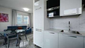 Réfrigérateur, micro-ondes, four, lave-vaisselle