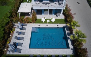 Outdoor pool - ELEGANTE VILLA, STRUTTURA NUOVA E MODERNA. A POCHI PASSI DAL CENTRO (Desenzano del Garda)