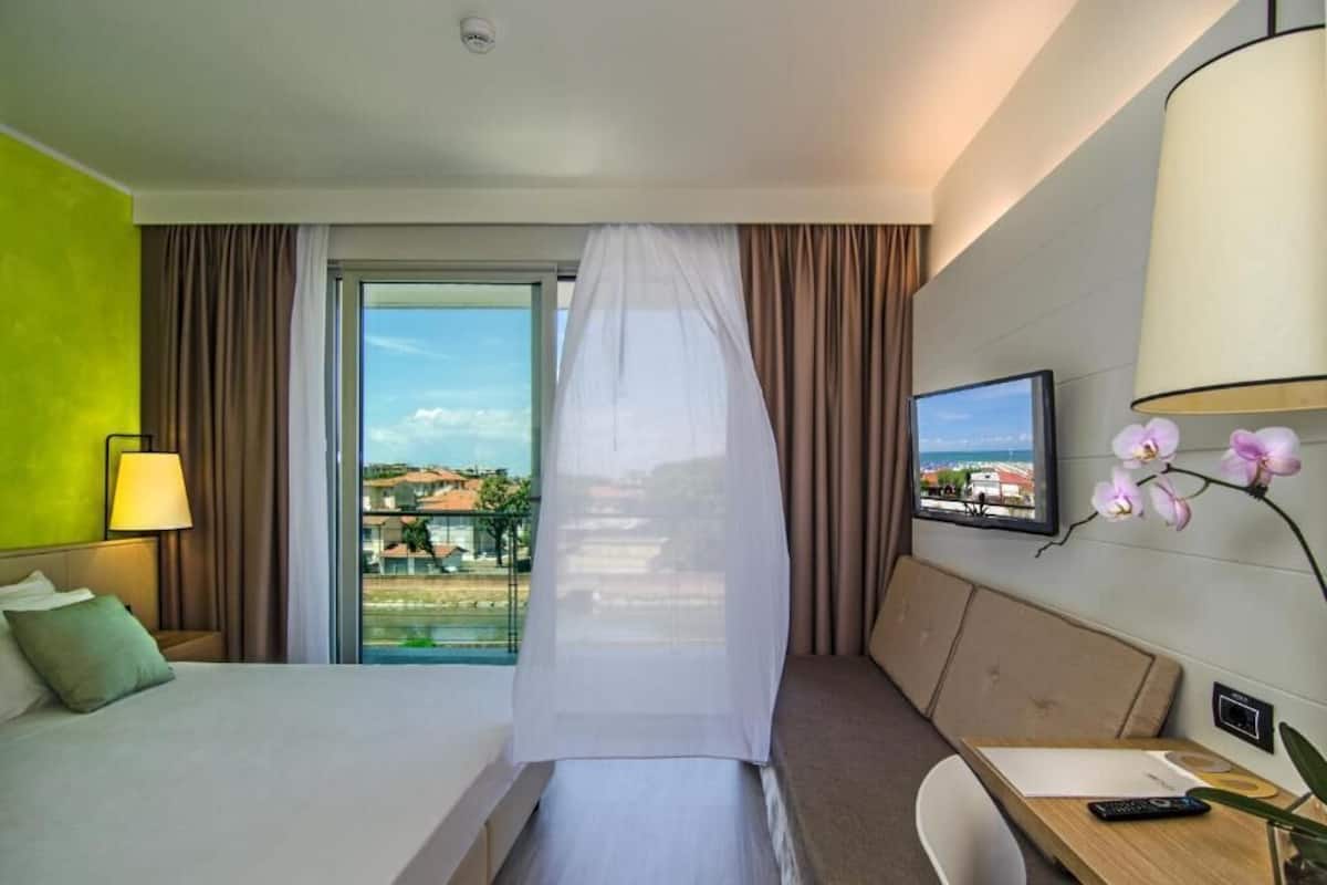 1 habitación, minibar, escritorio y espacio para trabajar con laptop
