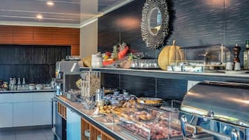 Desayuno buffet (EUR 20 por persona)
