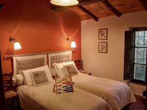 3 bedrooms, iron/ironing board, bed sheets