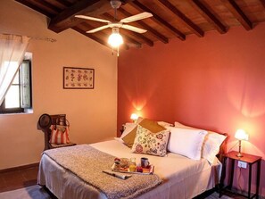 2 bedrooms, iron/ironing board, bed sheets