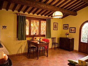 Dining - La Capinere 2+2 persons - Independent between field and woods (Montescudaio)
