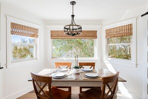 Dining - Winding River Panoramic Lookout (Marble Falls)