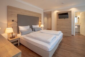 Chambre Triple Classique | Literie hypoallergénique, coffres-forts dans les chambres