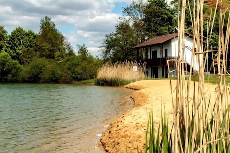 Lake. Brauereigasthof & Hotel Maierbräu