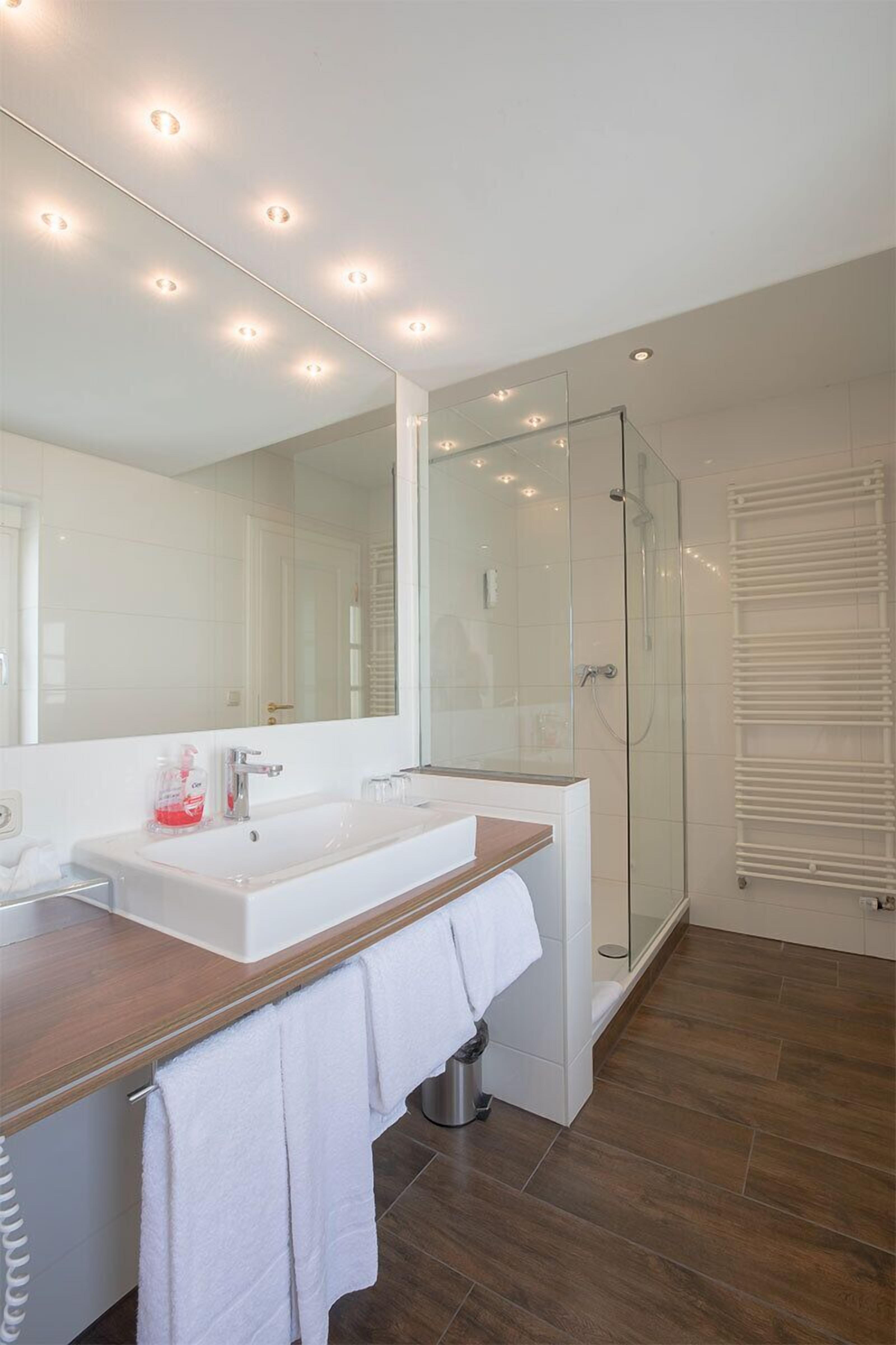Classic-Dreibettzimmer | Badezimmer | Haartrockner, Handtücher