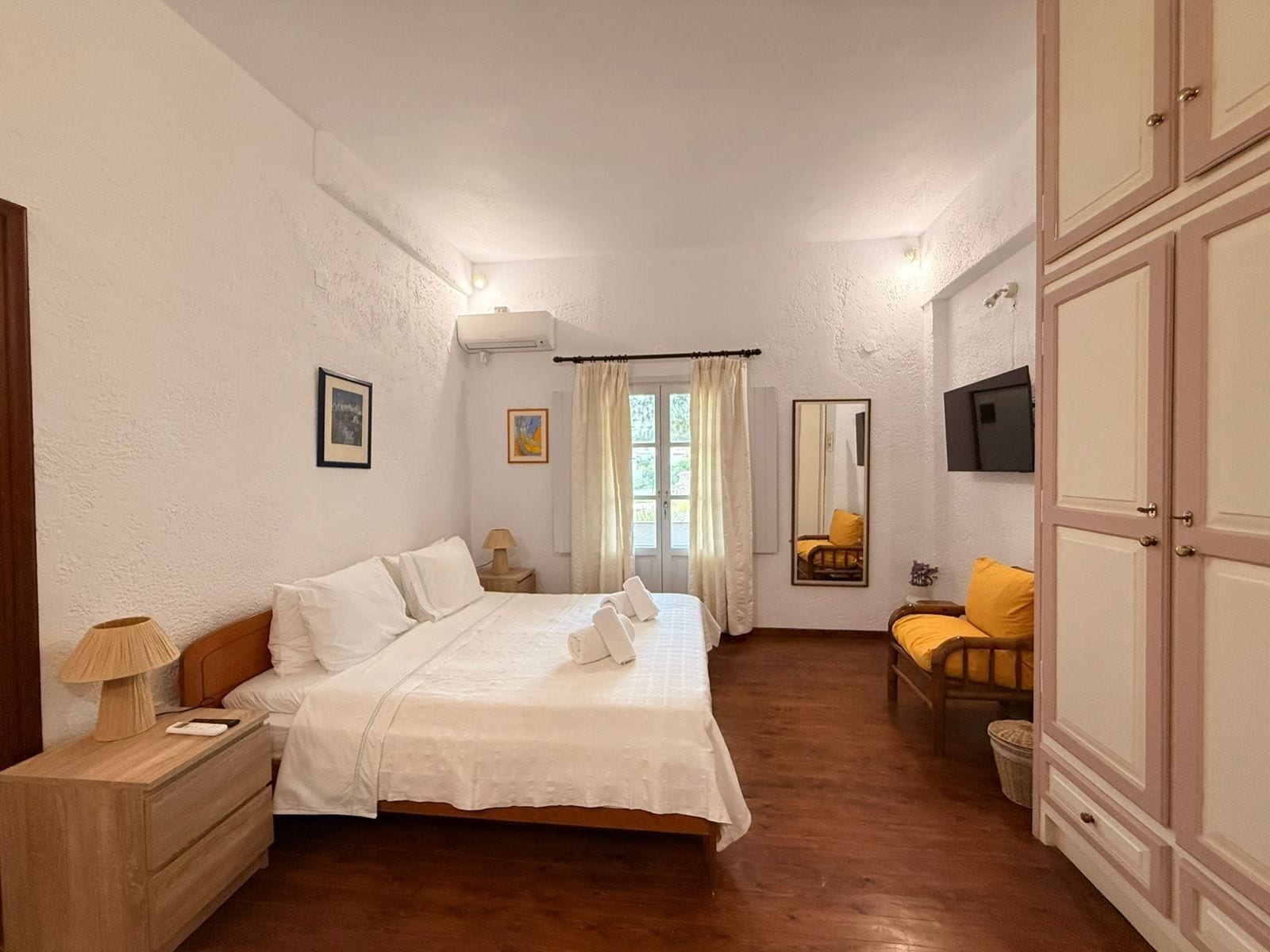 In-room safe, laptop workspace, free WiFi, bed sheets