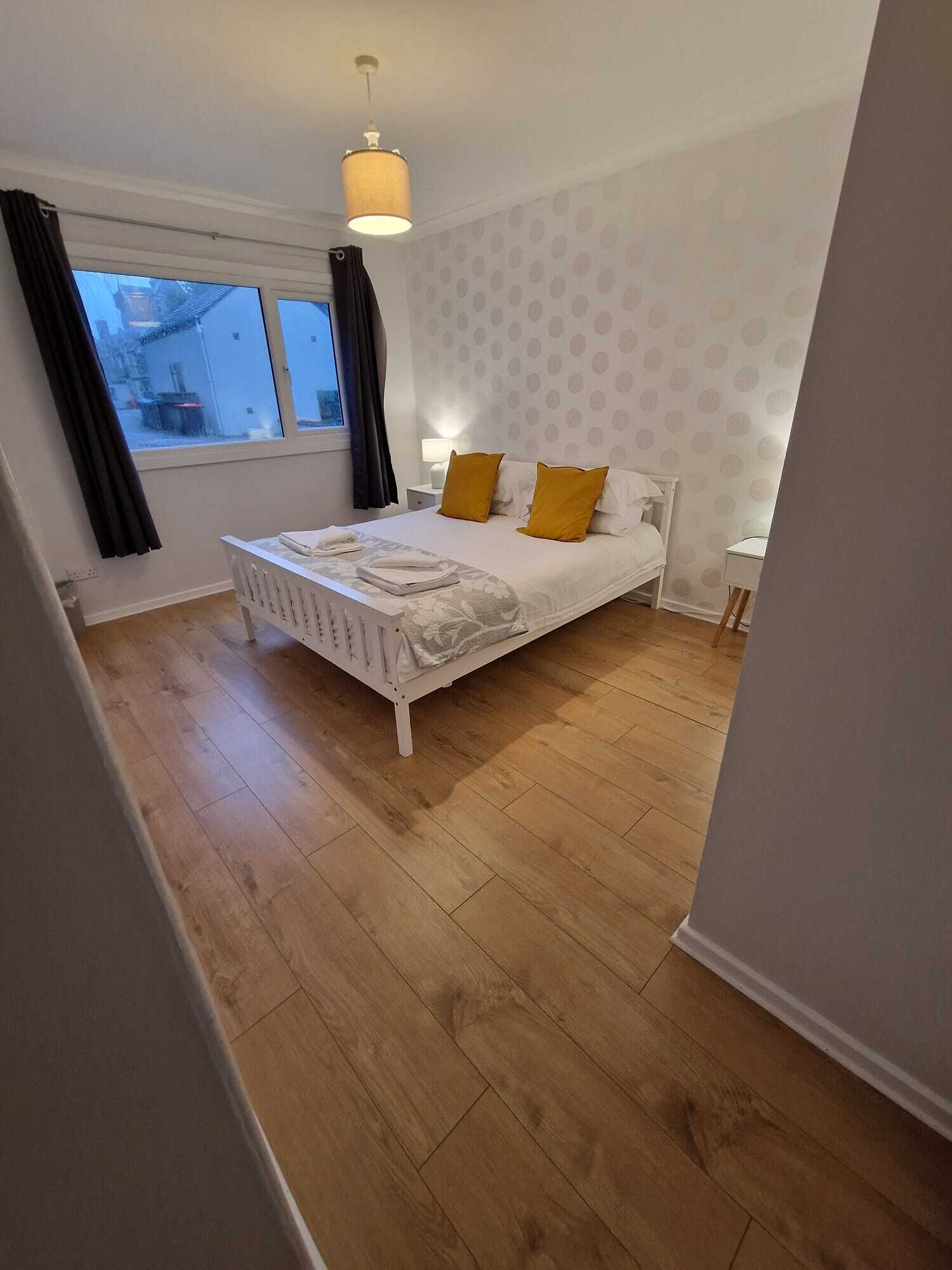 4 bedrooms, WiFi, bed sheets