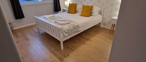4 bedrooms, WiFi, bed sheets