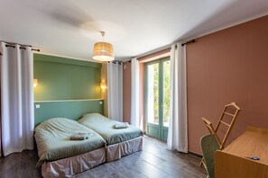 4 bedrooms, desk, iron/ironing board, travel cot - Villa with private heated pool in Sarlat (Sarlat-la-Canéda)