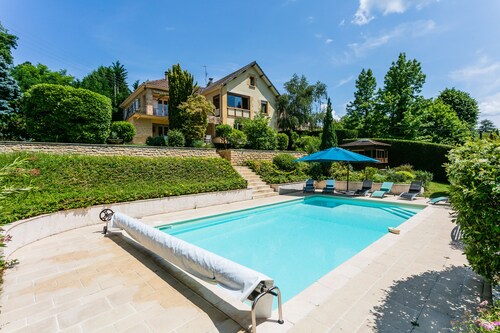 Villa with private heated pool in Sarlat