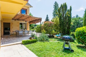 Outdoor dining - Villa with private heated pool in Sarlat (Sarlat-la-Canéda)