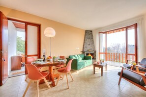 Family Apartment, Multiple Bedrooms, Mountainside (La Perla Bianca Lake View) | Interior - La Perla Bianca Lake View (Massino Visconti)