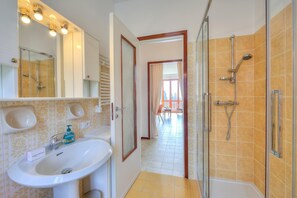 Bathroom - La Perla Bianca Lake View (Massino Visconti)