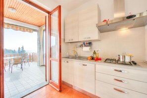 Family Apartment, Multiple Bedrooms, Mountainside (La Perla Bianca Lake View) | Private kitchen | Fridge, microwave, oven, stovetop - La Perla Bianca Lake View (Massino Visconti)