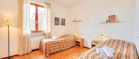 Family Apartment, Multiple Bedrooms, Mountainside (La Perla Bianca Lake View) | 2 bedrooms, free WiFi, bed sheets