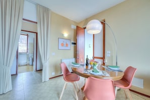Appartamento familiare, 2 camere da letto, lato montagna (La Perla Bianca Lake View) | Ristoranti