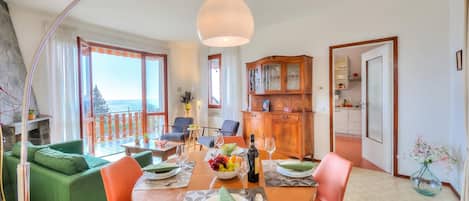 Family Apartment, Multiple Bedrooms, Mountainside (La Perla Bianca Lake View) | Dining