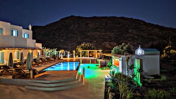 Standard Double or Twin Room, Non Smoking, Pool View | Minibar, in-room safe, soundproofing, iron/ironing board (on request)