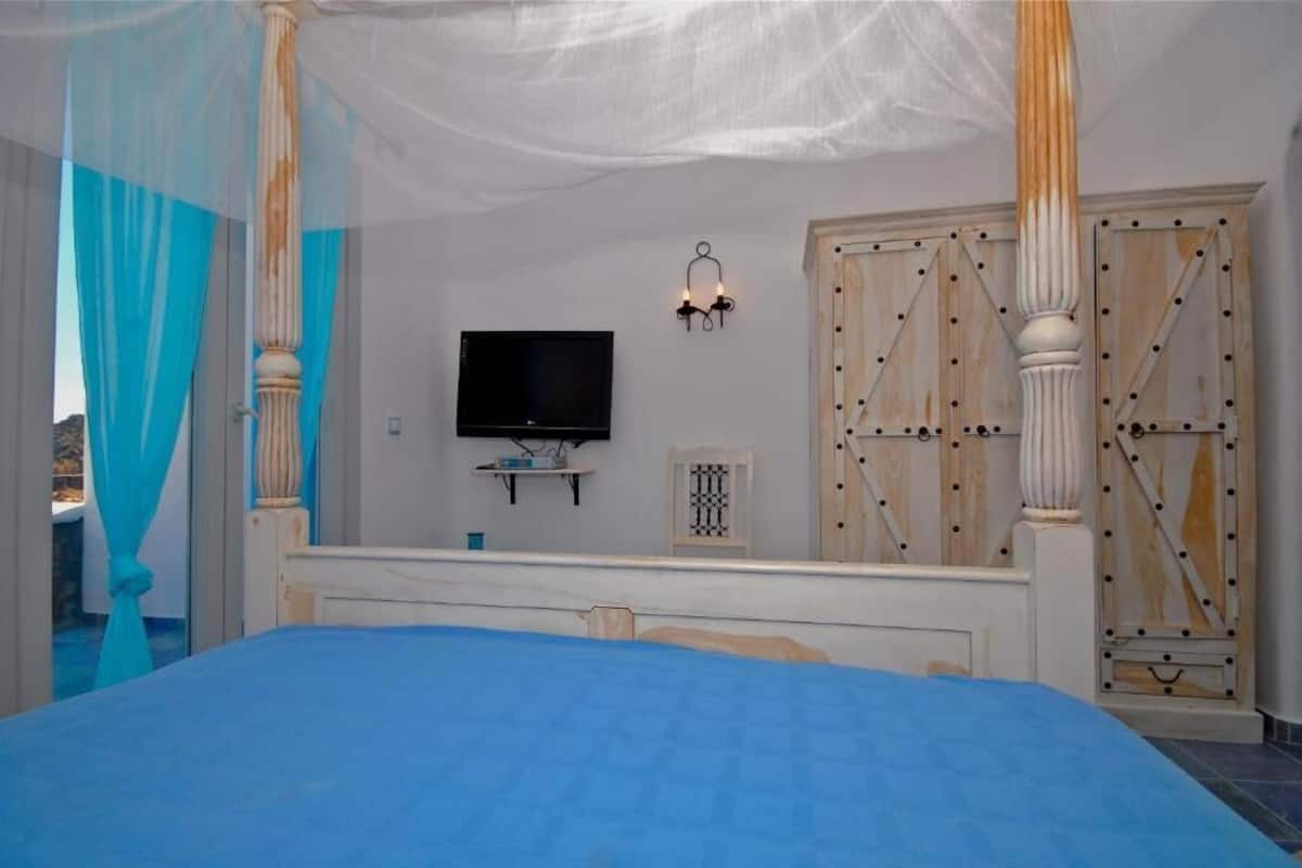 Minibar, in-room safe, soundproofing, iron/ironing board (on request)