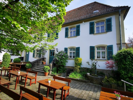 Exterior. Landgasthof Büttel