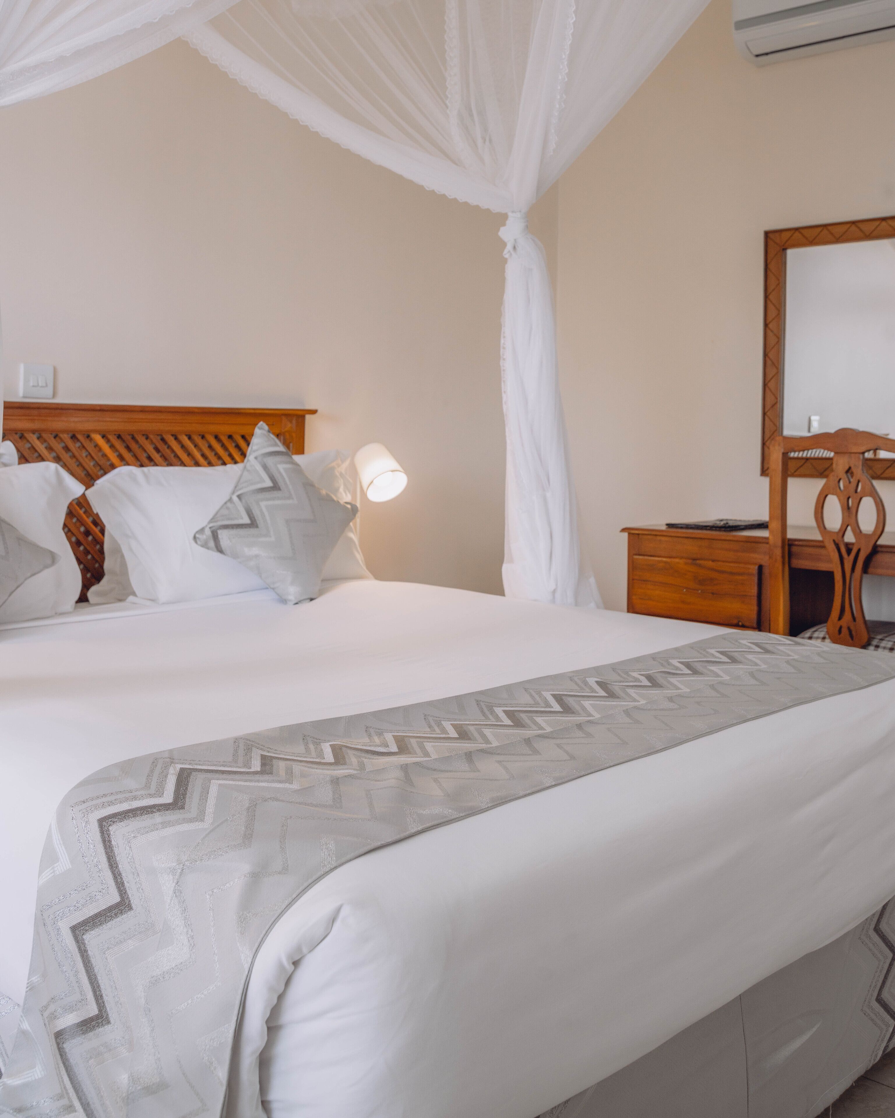 Ropa de cama de alta calidad y escritorio 
