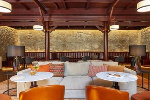 2 bars/lounges - Timbre Virtudes (Porto)