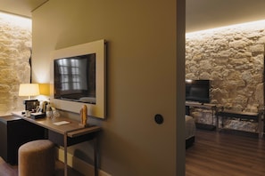 Superior Room | Minibar, in-room safe, desk, blackout drapes
