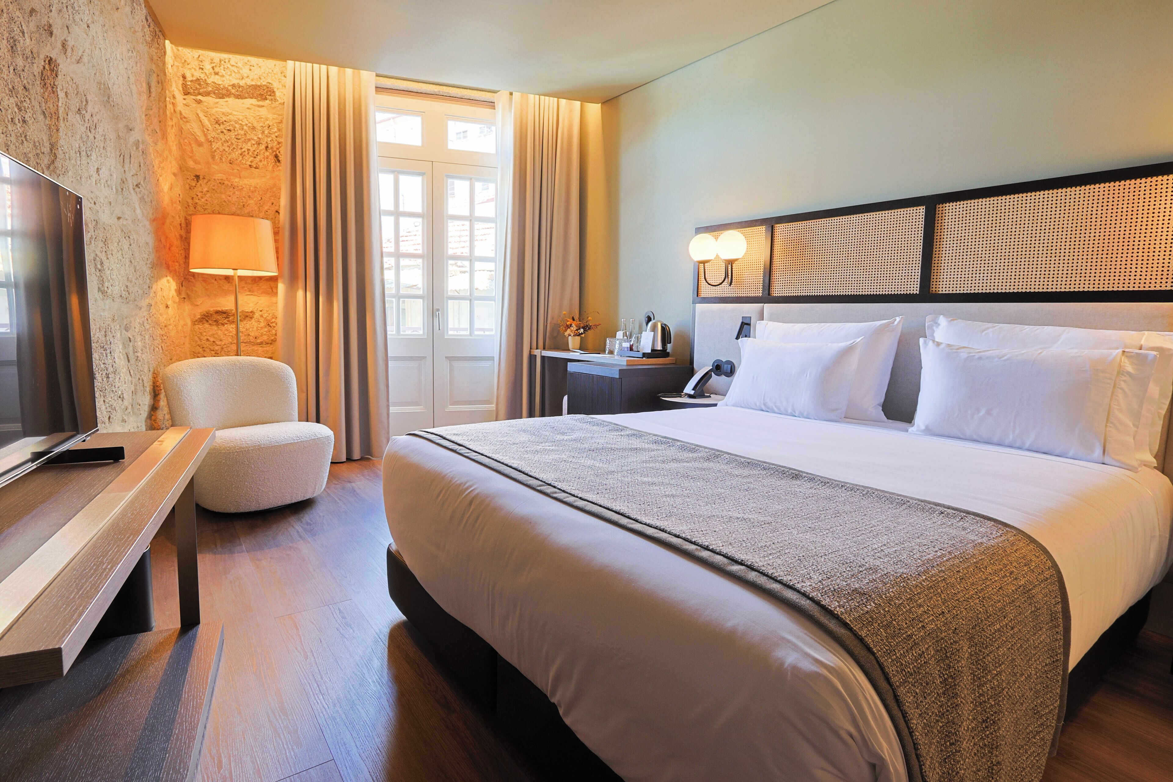 Classic Room with terrace | Minibar, in-room safe, desk, blackout curtains