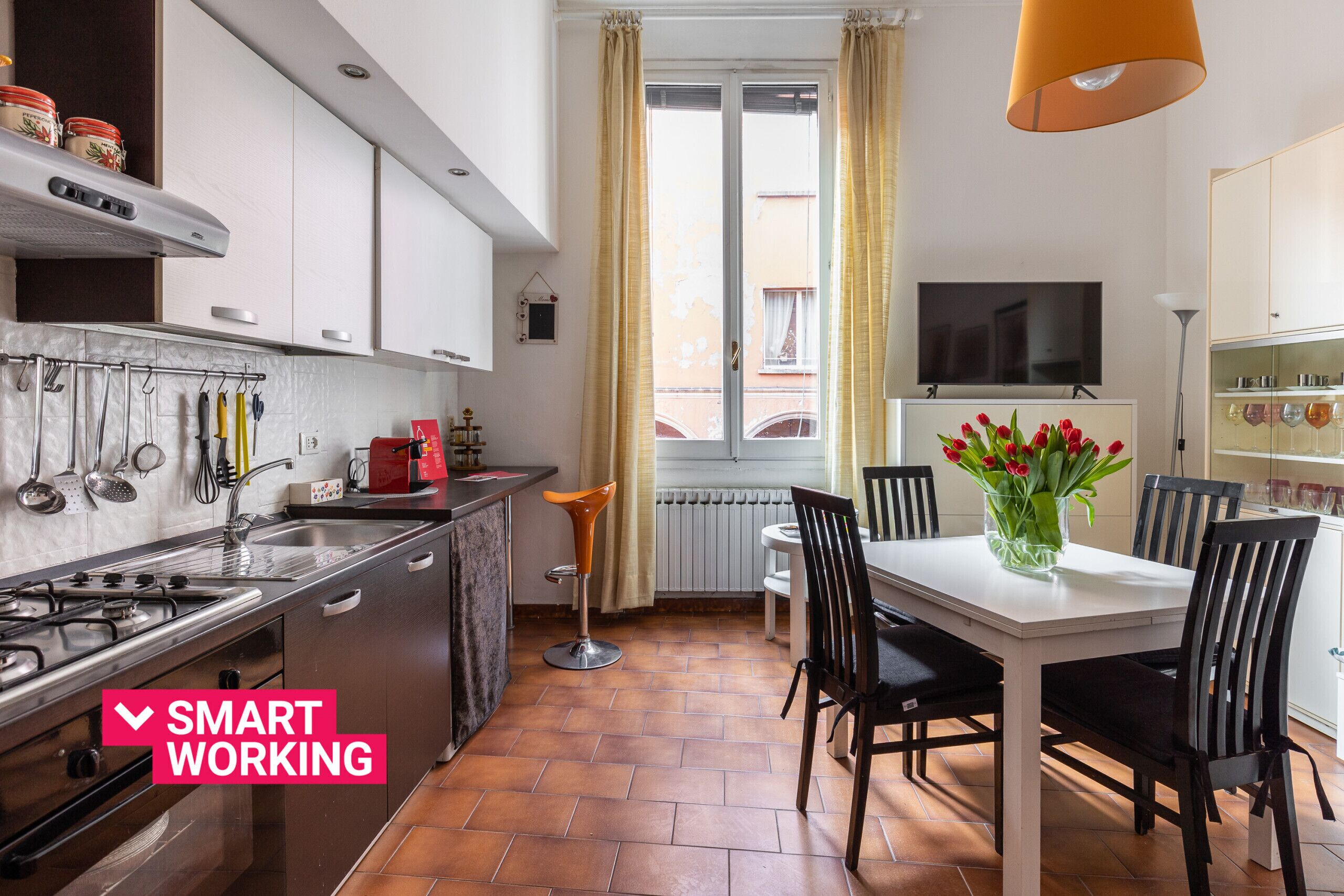 Kühlschrank, Ofen, Espressomaschine, Wasserkocher mit Kaffee-/Teezubehör