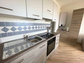 Køleskab, mikrobølgeovn, ovn, opvaskemaskine