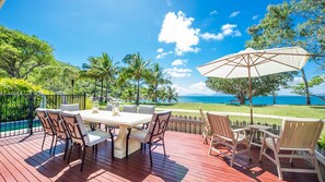 Outdoor dining - EEAST on the beachfront of Picnic Bay (Picnic Bay)