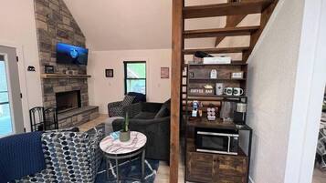 Smart TV, fireplace, table tennis