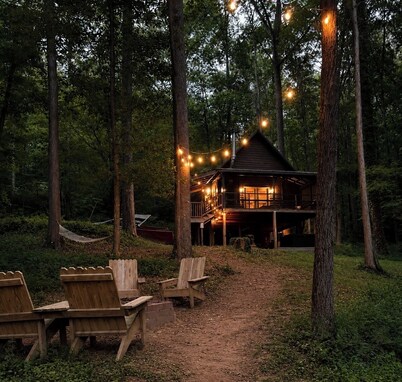 A Holler From Helen Cabin ~ Just 5 Miles to Downtown Helen! Voted #1 By Dogs! 