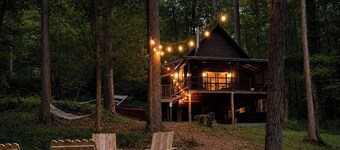 A Holler From Helen Cabin ~ Just 5 Miles to Downtown Helen! Voted #1 By Dogs!