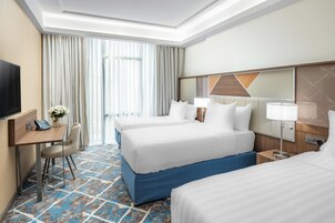 Tripla Standard | Una cassaforte in camera, una scrivania, insonorizzazione