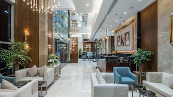 Coin salon dans le hall