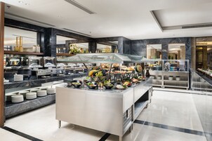 Daily continental breakfast (SAR 40 per person)