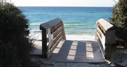 Lake front, with Gulf View! Perfect for large groups! 10 min walk to beach.